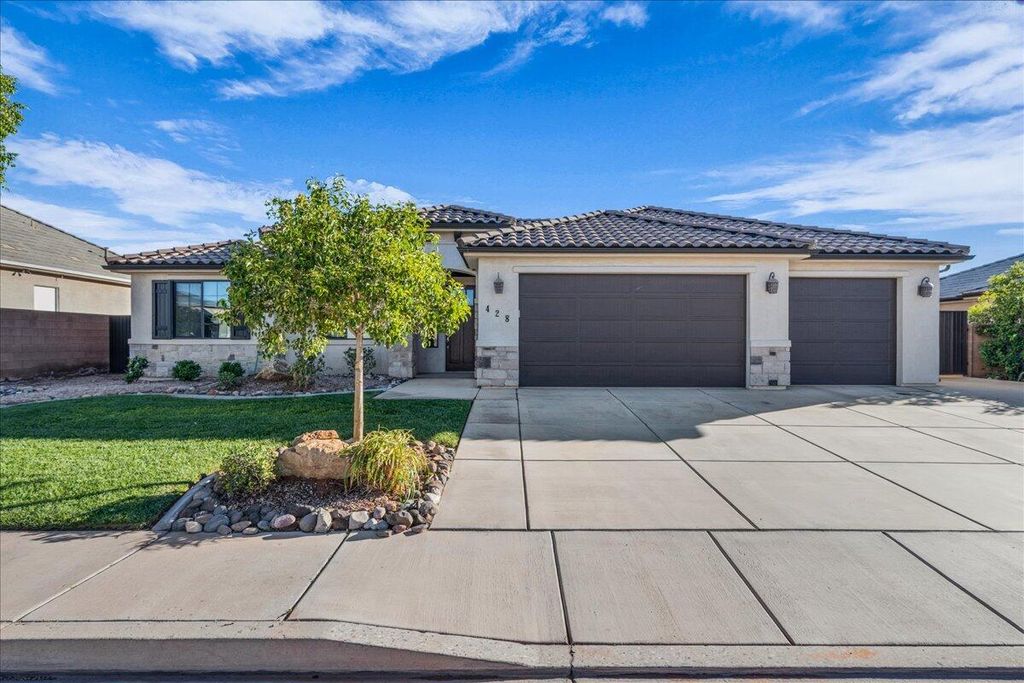 Photo of 428 E Steeplechase RD, Washington, UT 84780 (MLS # 25-266105)