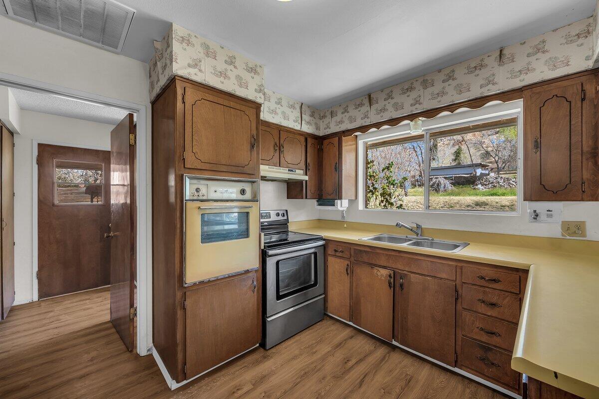 LAVERKIN TOWNSITE AND FIELD - Residential