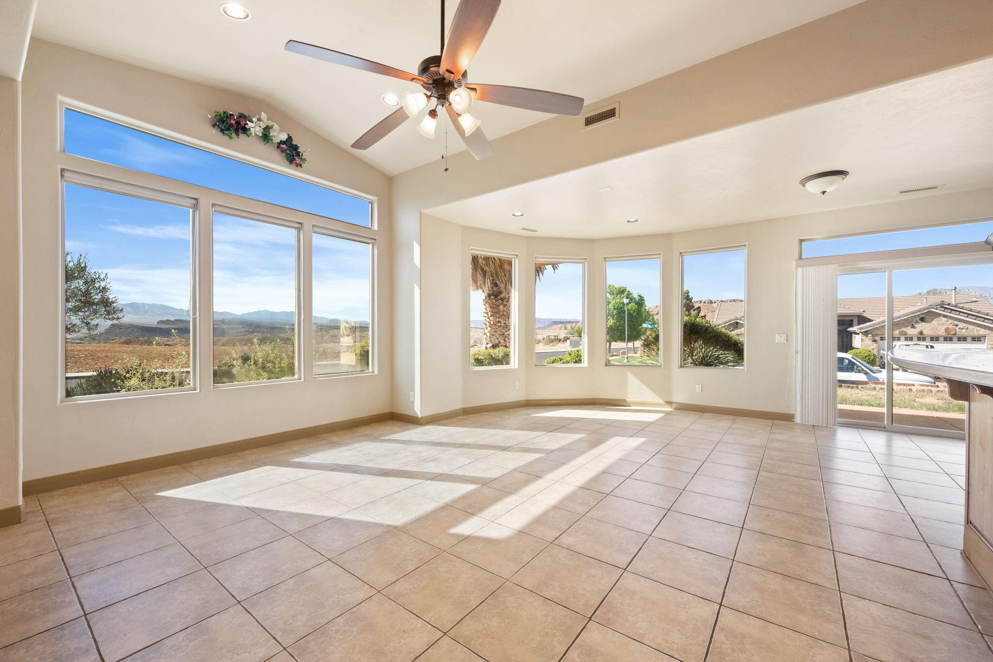 DESERT HILLS - Residential