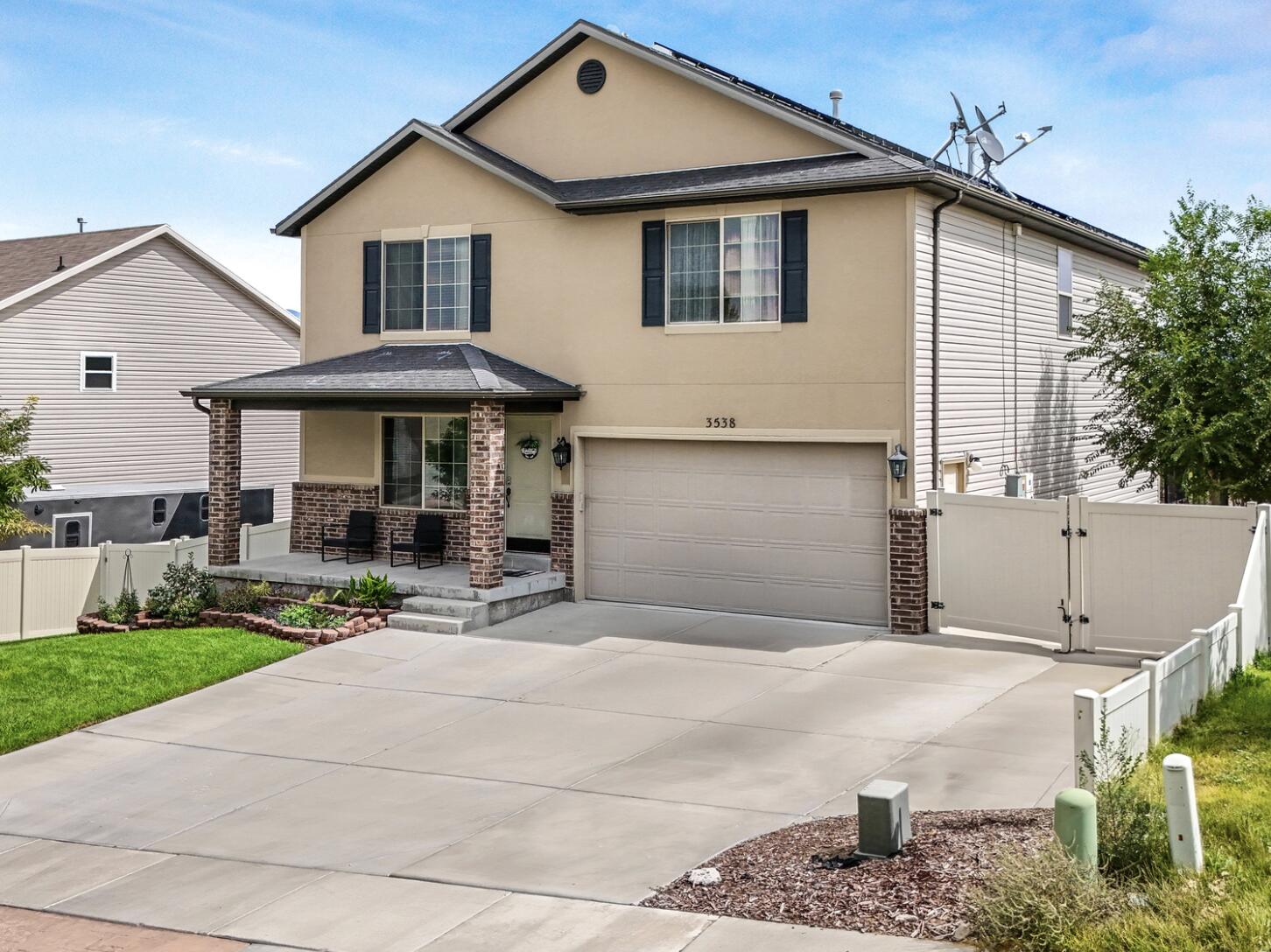 Main image without alt text