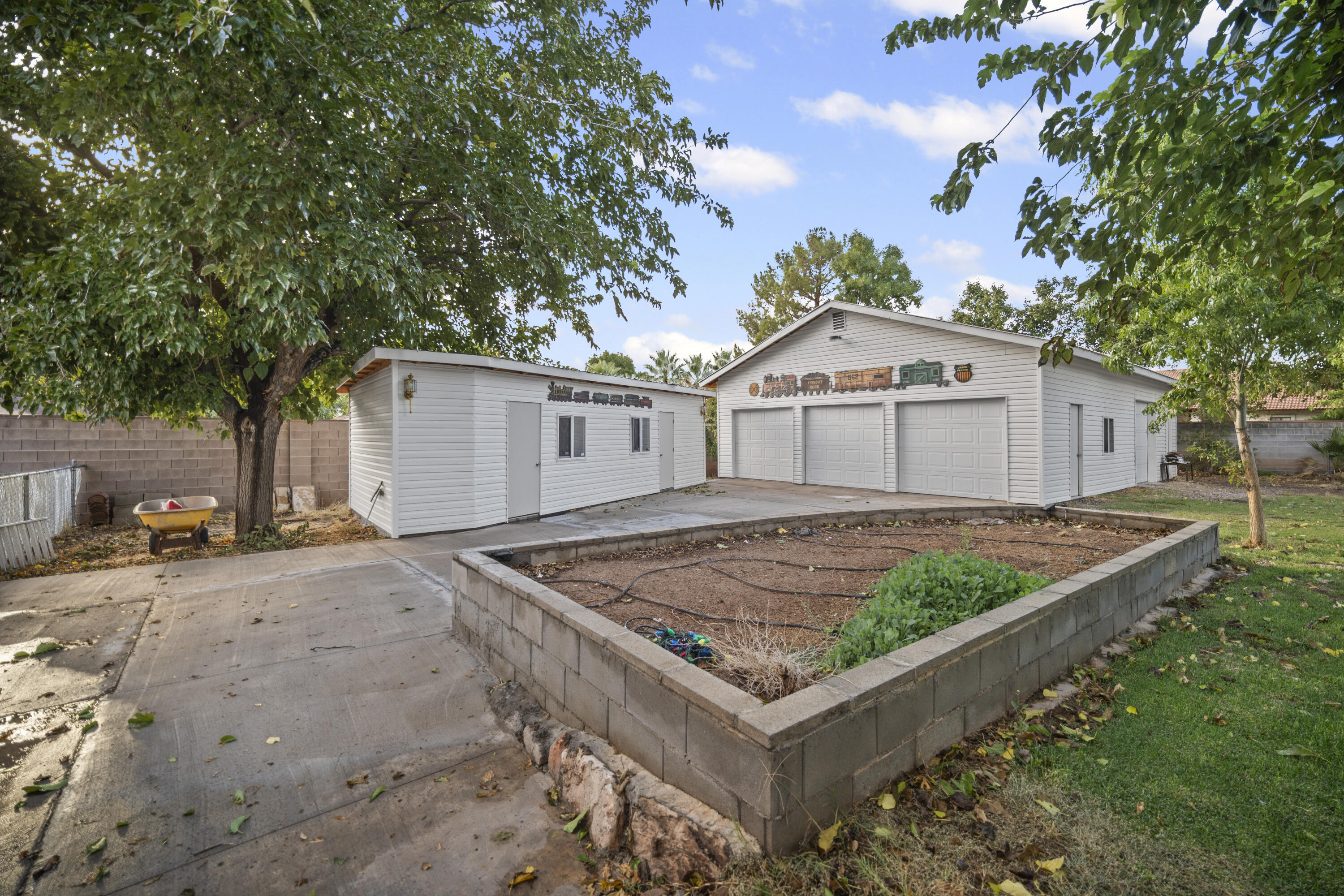 BLOOMINGTON RANCHES - Residential