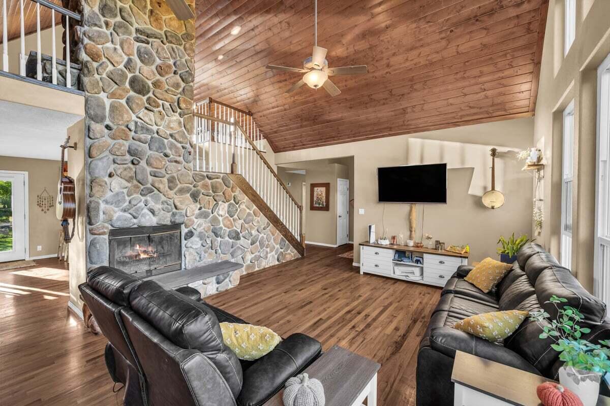 DAMMERON VALLEY FARMS - Residential