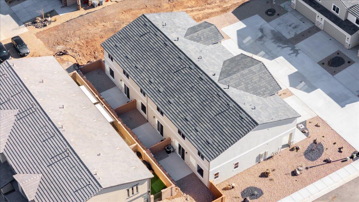 HURRICANE HEIGHTS TOWNHOMES - Residential