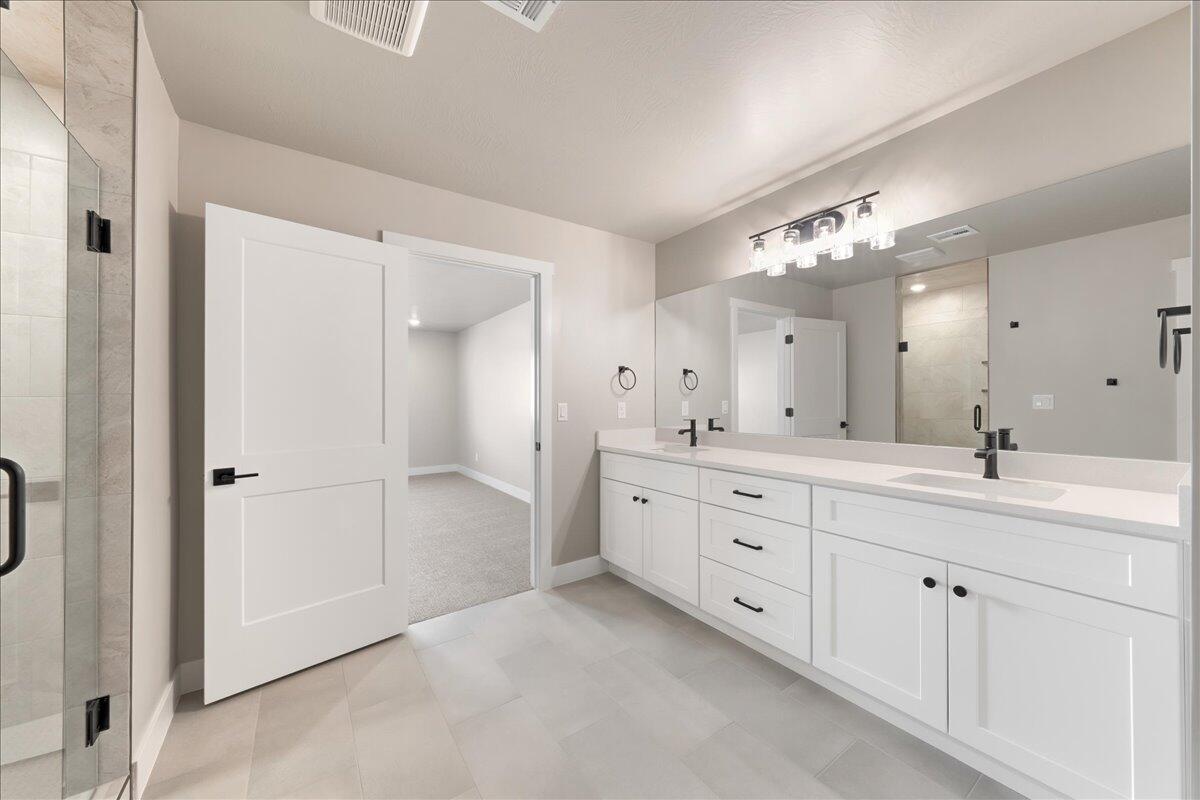 HURRICANE HEIGHTS TOWNHOMES - Residential