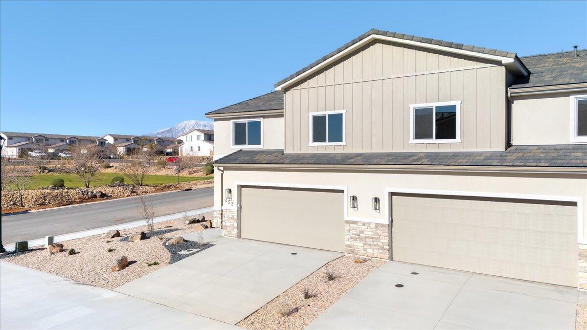 HURRICANE HEIGHTS TOWNHOMES - Residential