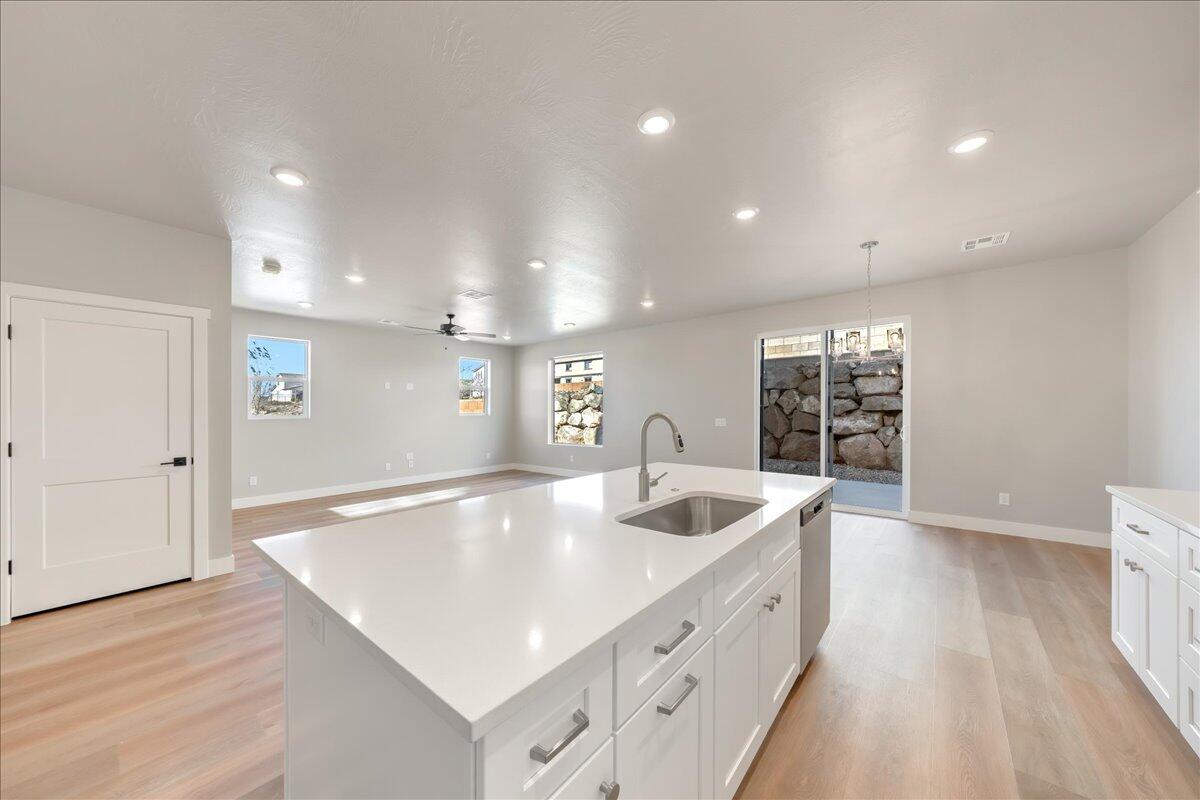 HURRICANE HEIGHTS TOWNHOMES - Residential