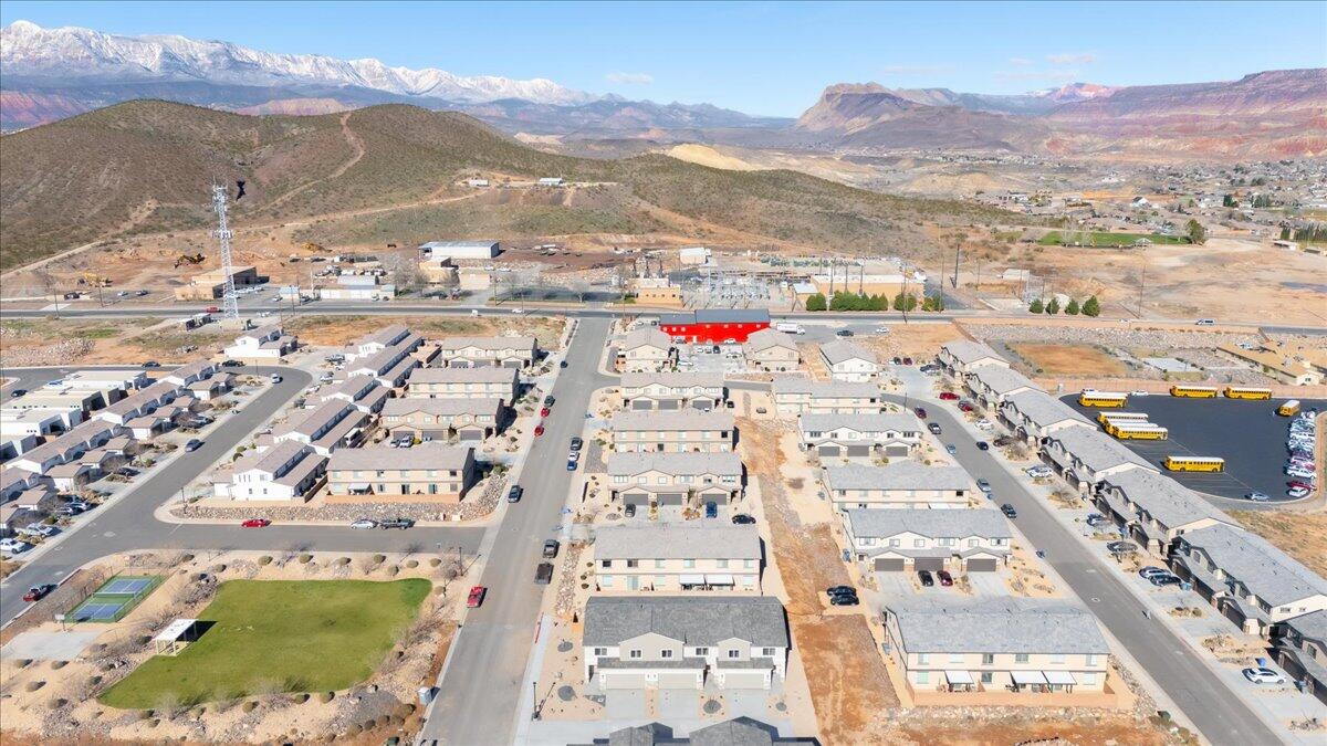 HURRICANE HEIGHTS TOWNHOMES - Residential