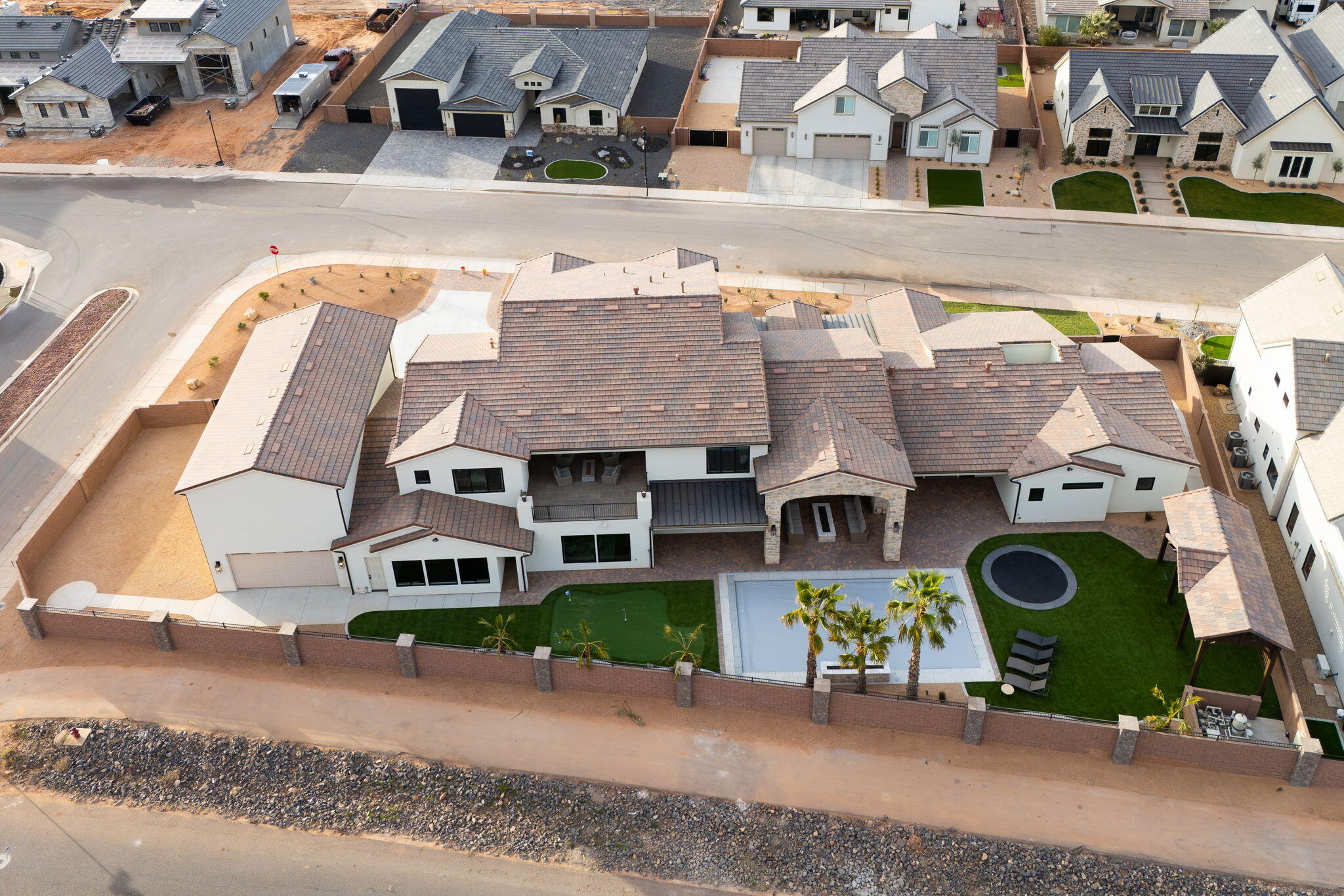 Main image without alt text