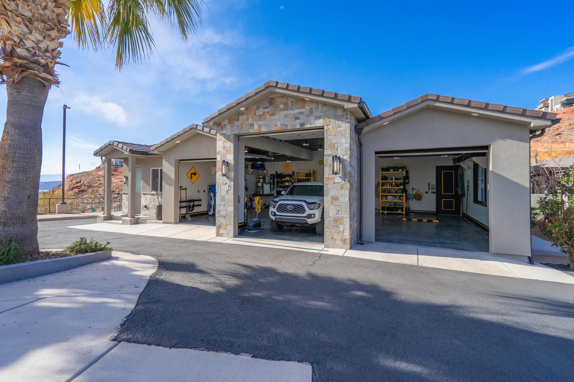 LION'S HEAD HILLTOP ESTATES AT GREEN SPRINGS - Residential