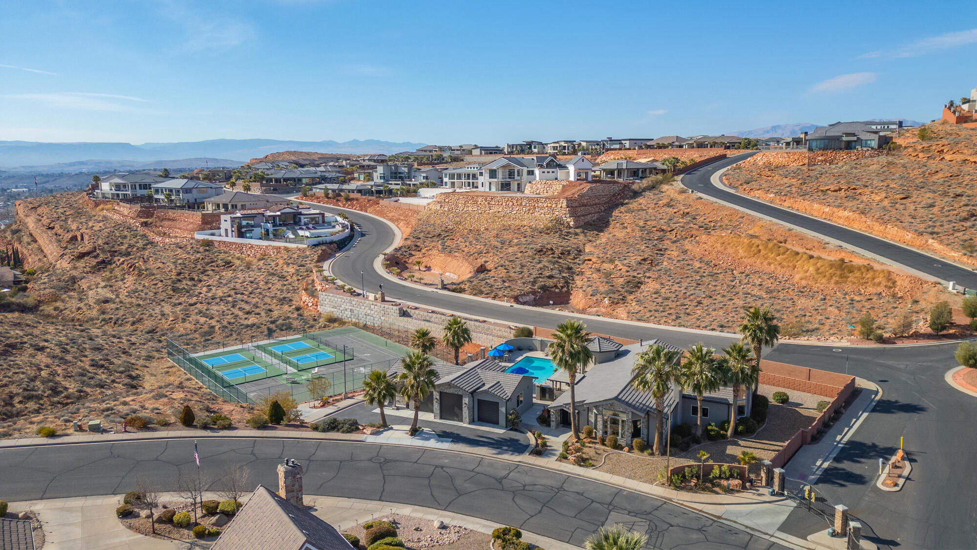 LION'S HEAD HILLTOP ESTATES AT GREEN SPRINGS - Residential