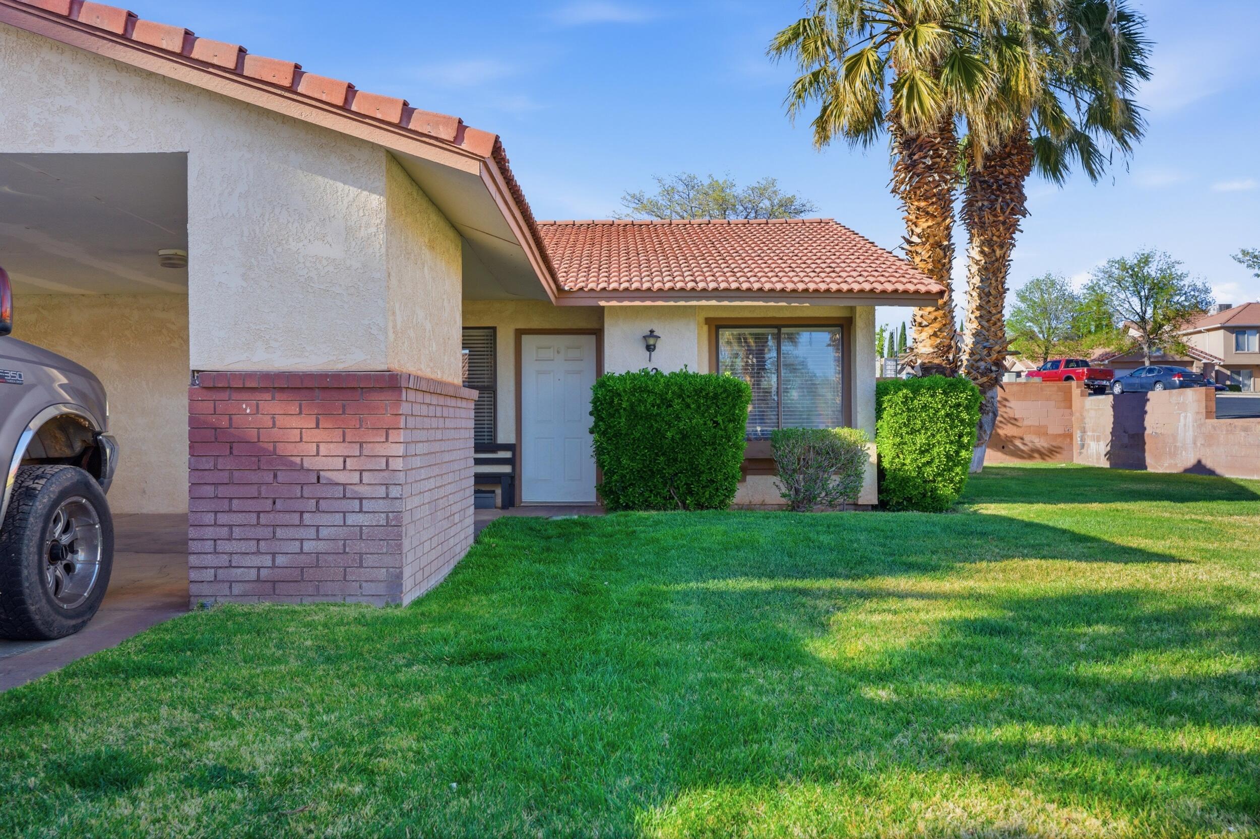 SPANISH PALMS TOWNHOMES - Residential
