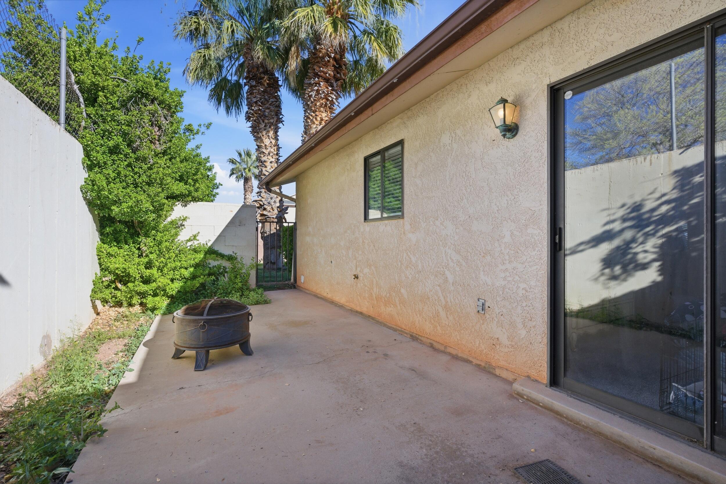 SPANISH PALMS TOWNHOMES - Residential