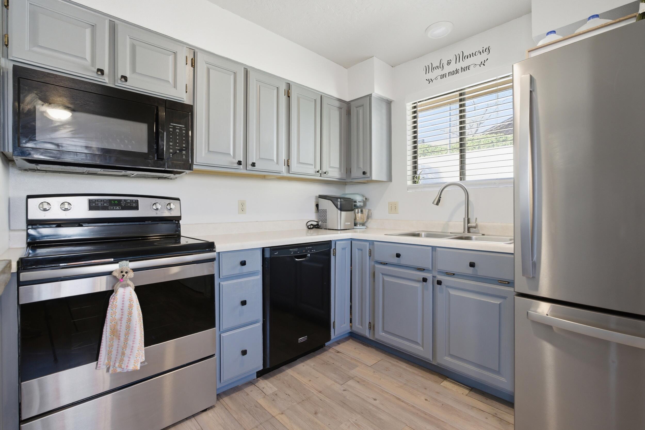 SPANISH PALMS TOWNHOMES - Residential