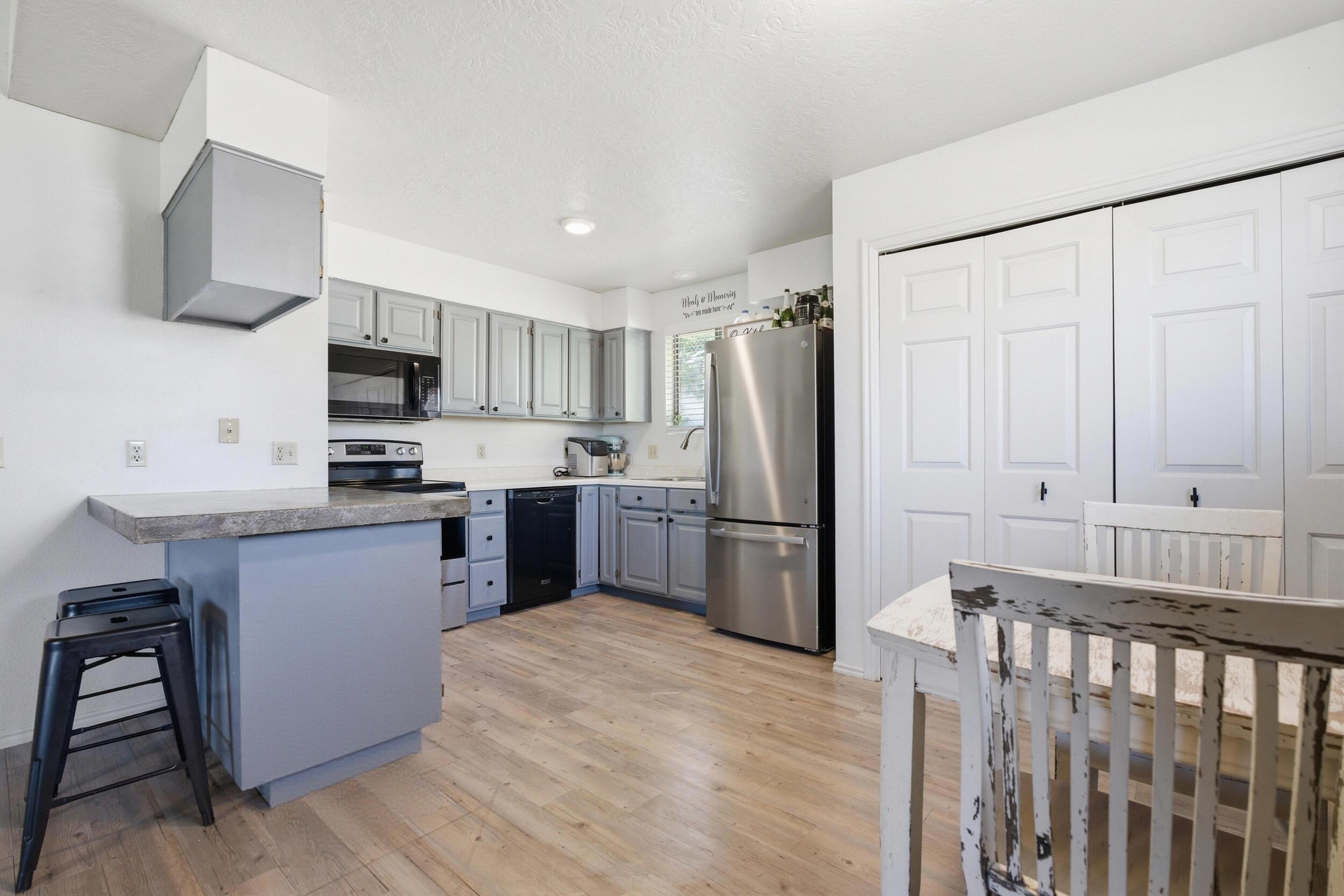 SPANISH PALMS TOWNHOMES - Residential