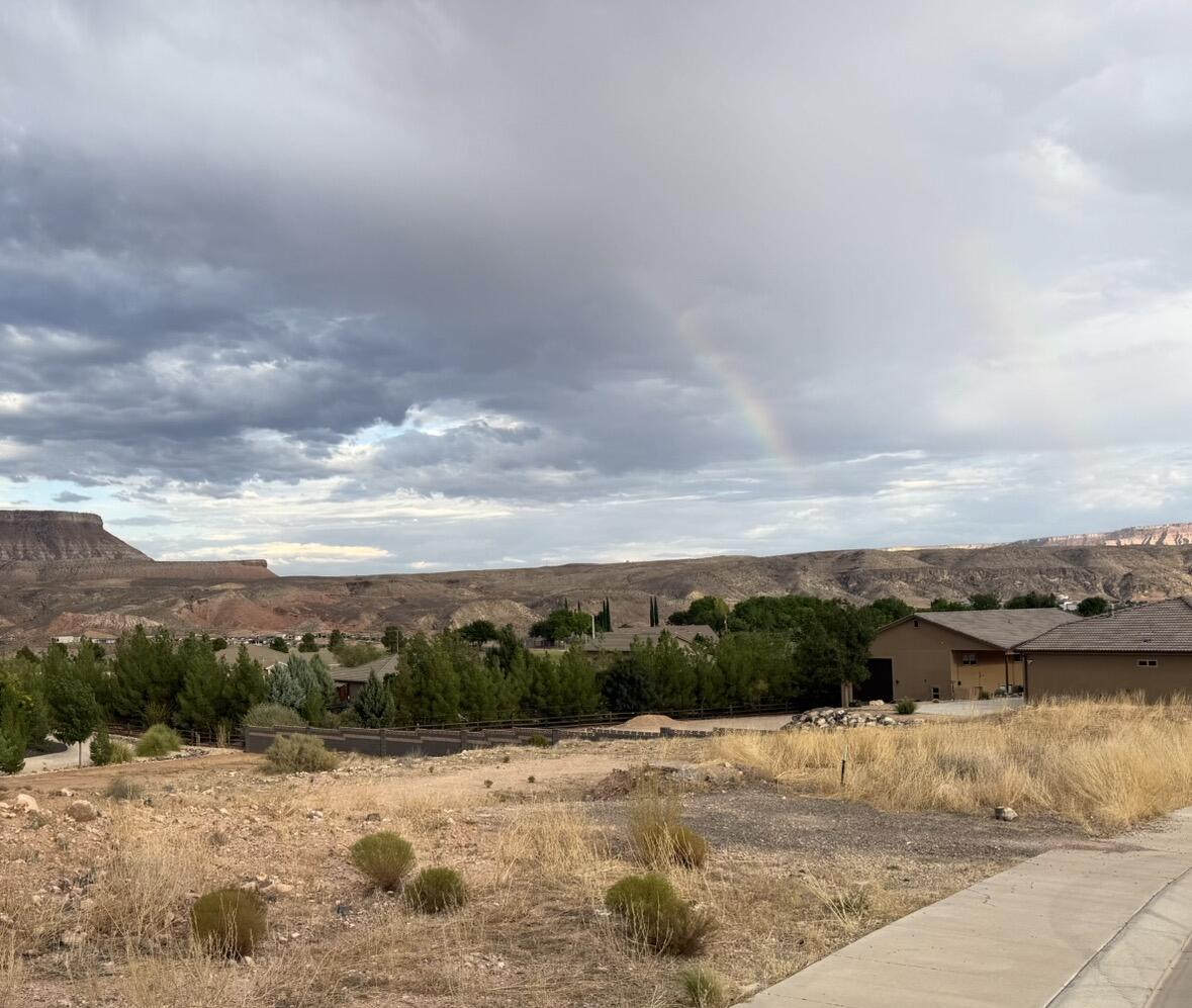 ALMOND HEIGHTS PARK - Land