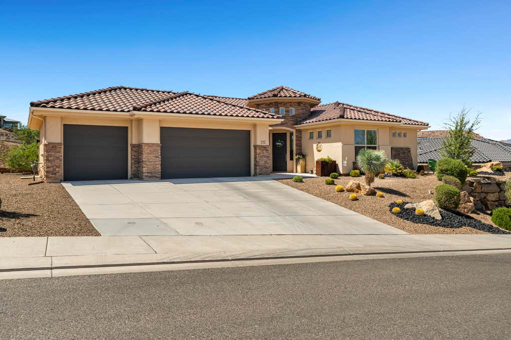 Photo of 212 S Misurina DR, Saint George, UT 84770 (MLS # 26-273248)
