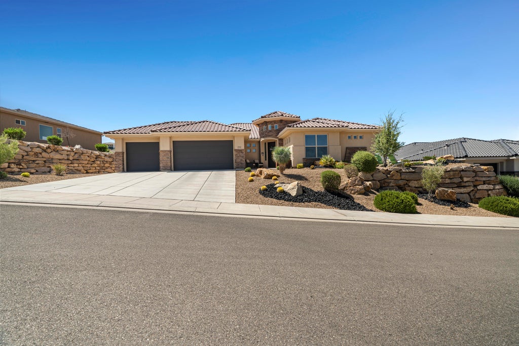 Photo of 212 S Misurina DR, Saint George, UT 84770 (MLS # 26-273248)