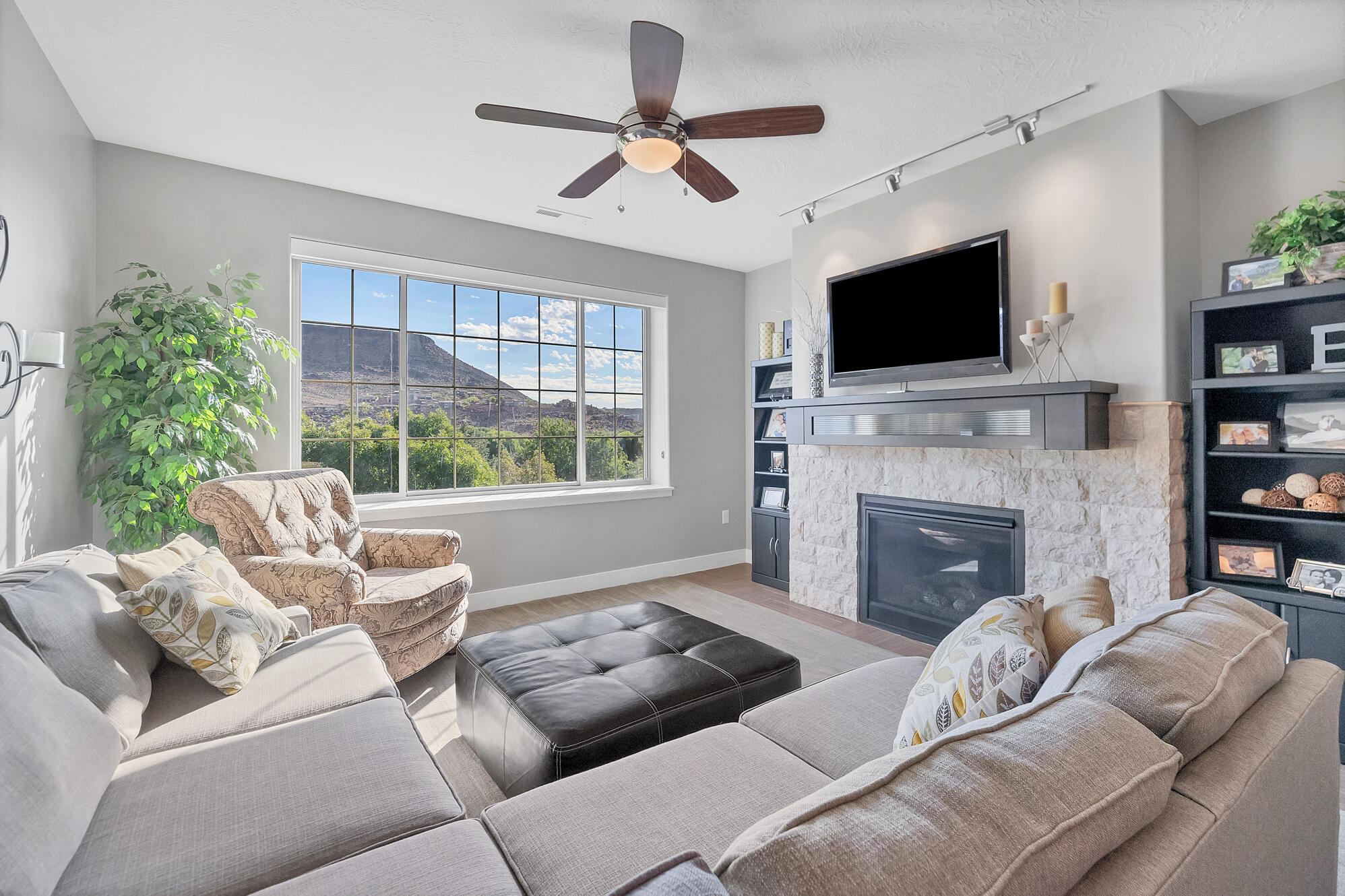 PELICAN HILLS CONDOMINIUMS - Residential