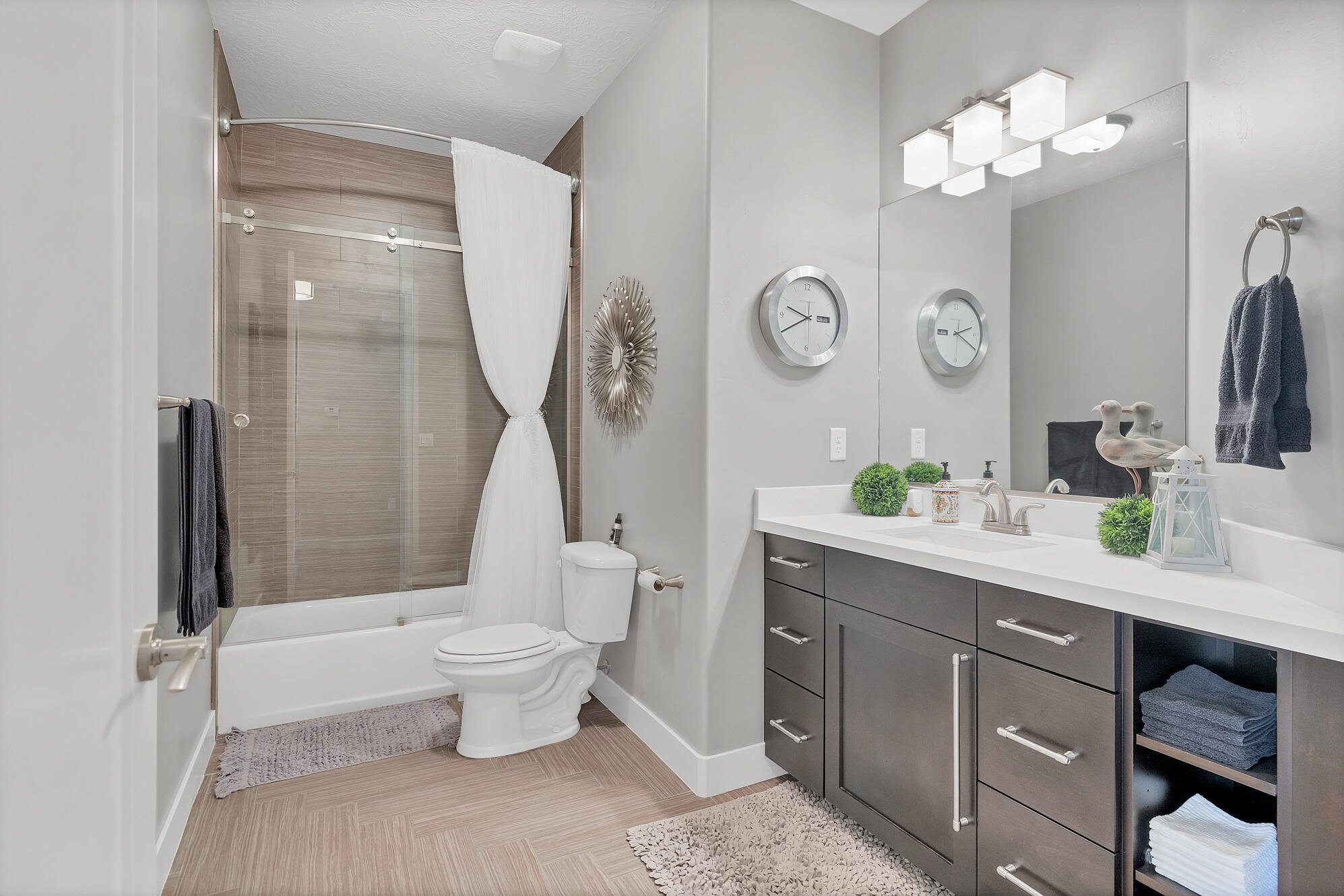 PELICAN HILLS CONDOMINIUMS - Residential