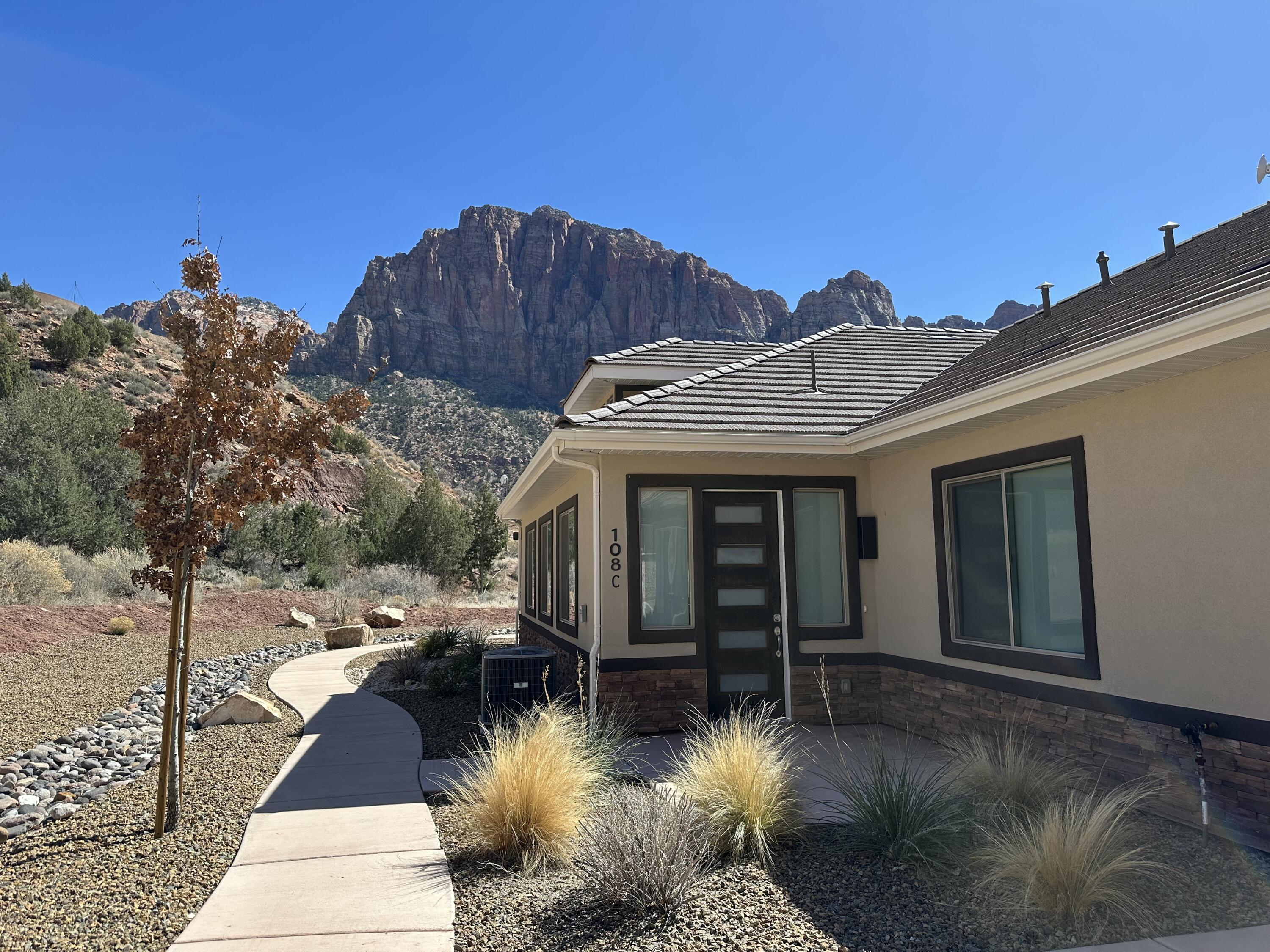 MOENAVE CONDO - Residential