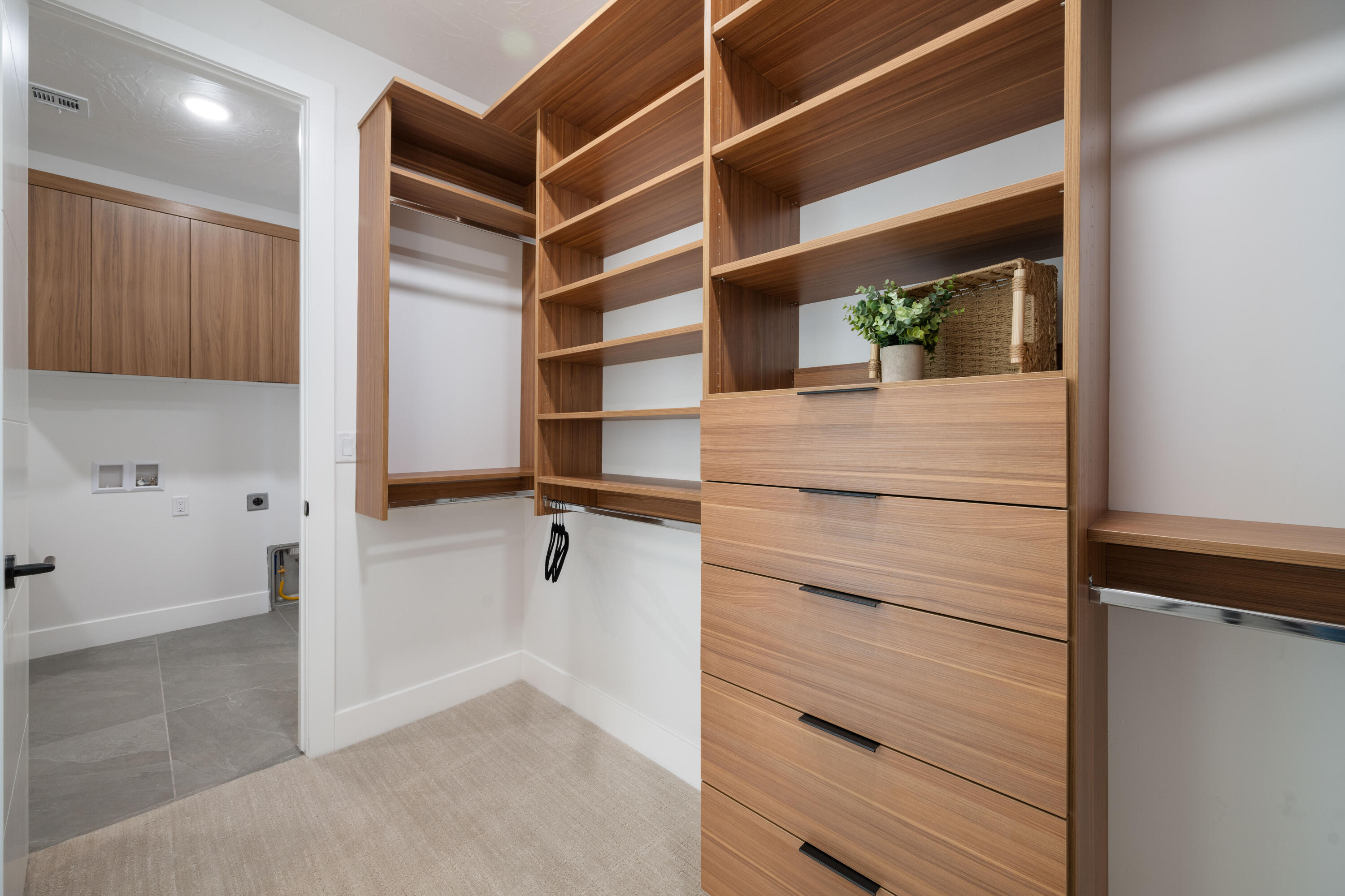 SCENIC POINTE - Residential