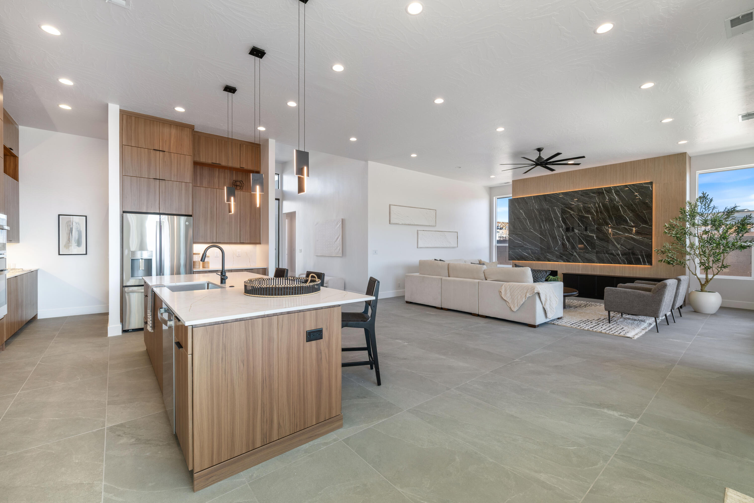 SCENIC POINTE - Residential