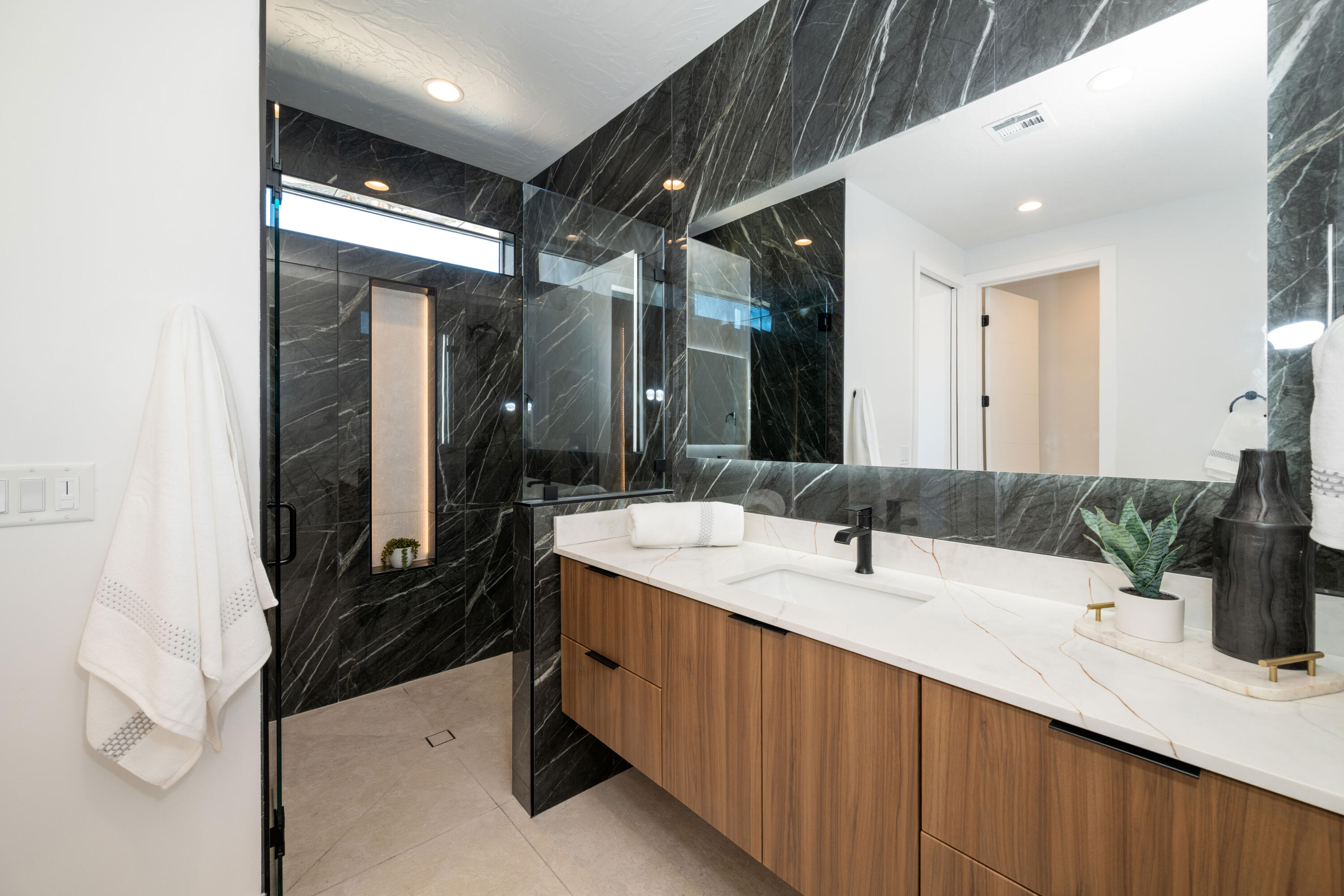 SCENIC POINTE - Residential