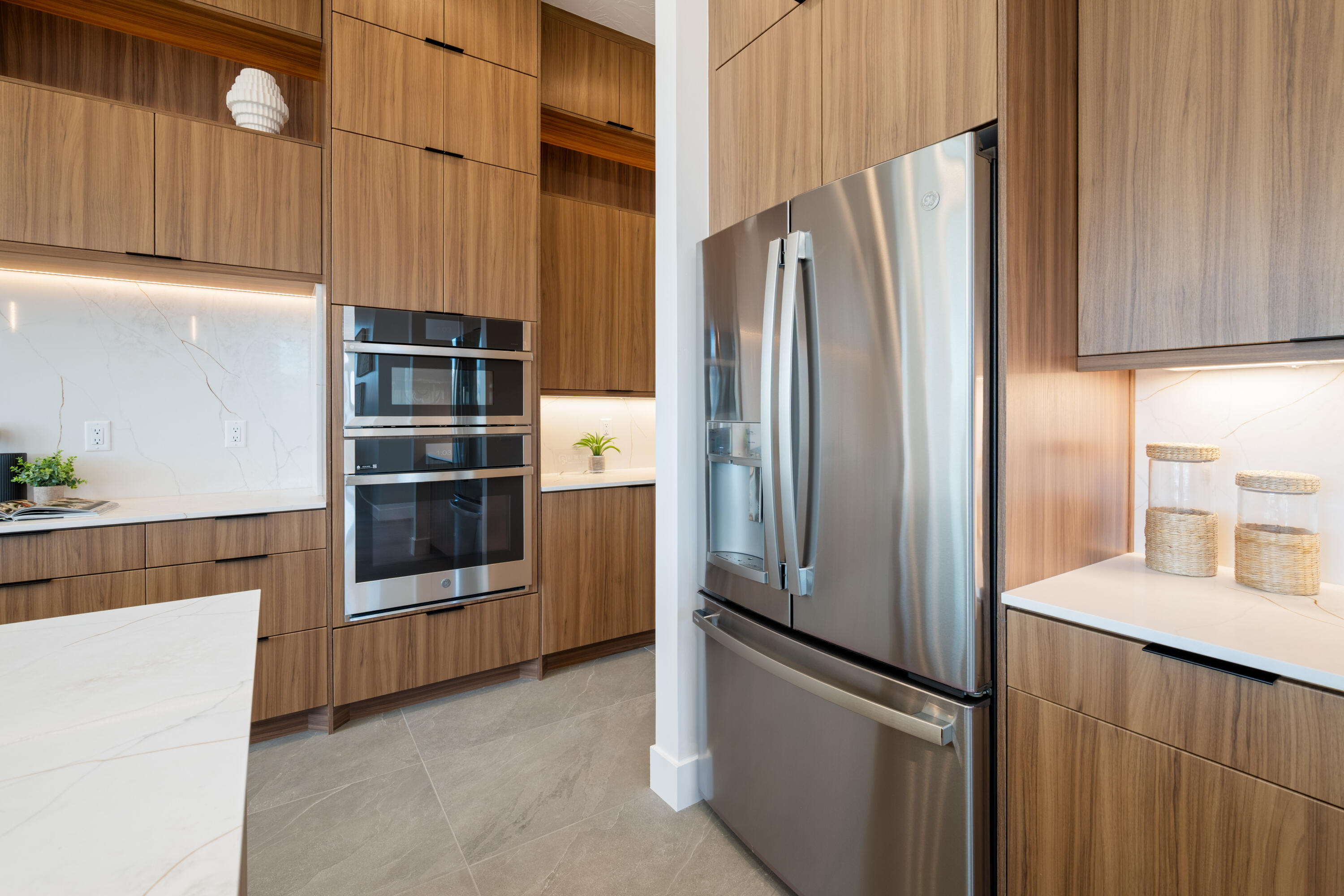 SCENIC POINTE - Residential