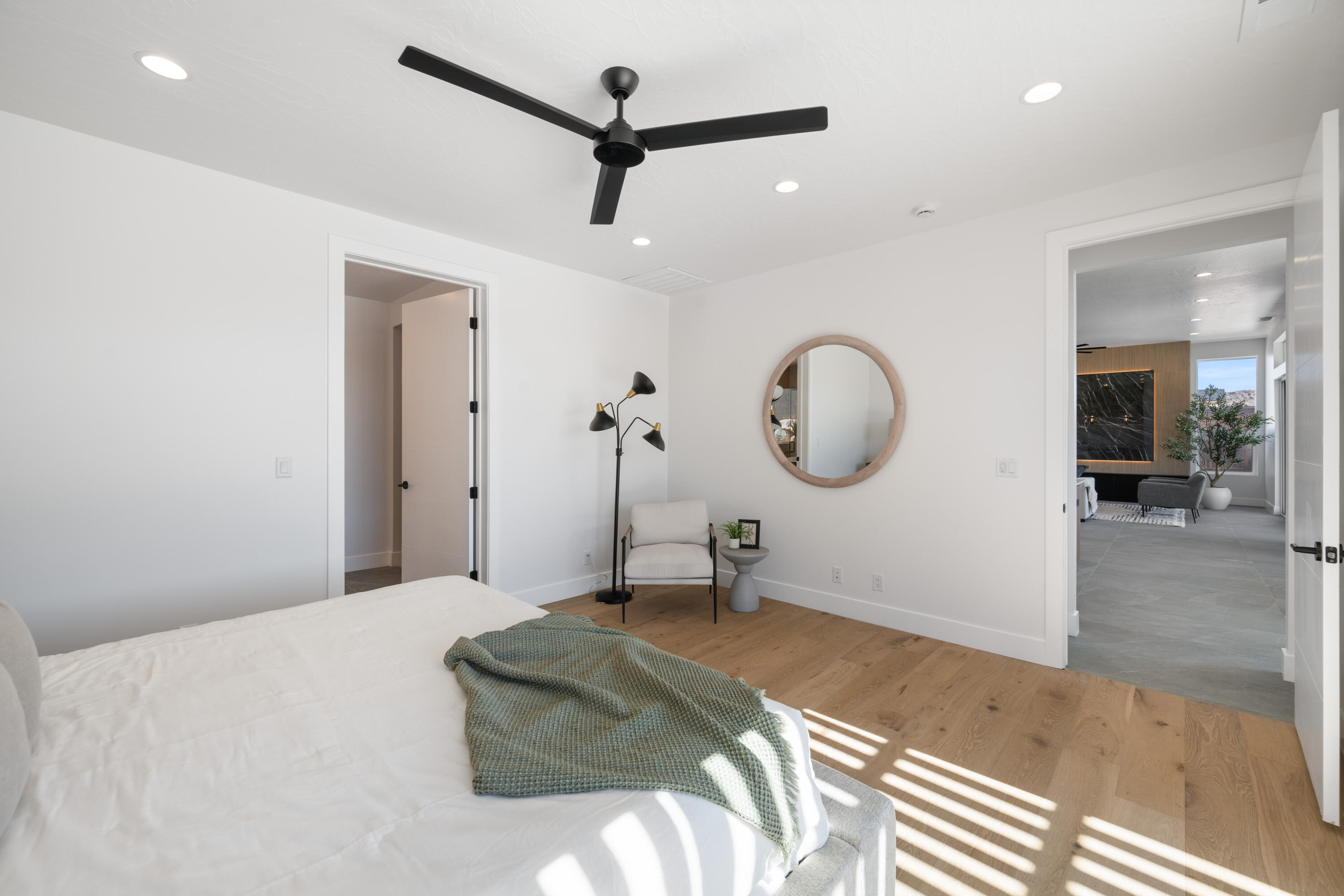 SCENIC POINTE - Residential