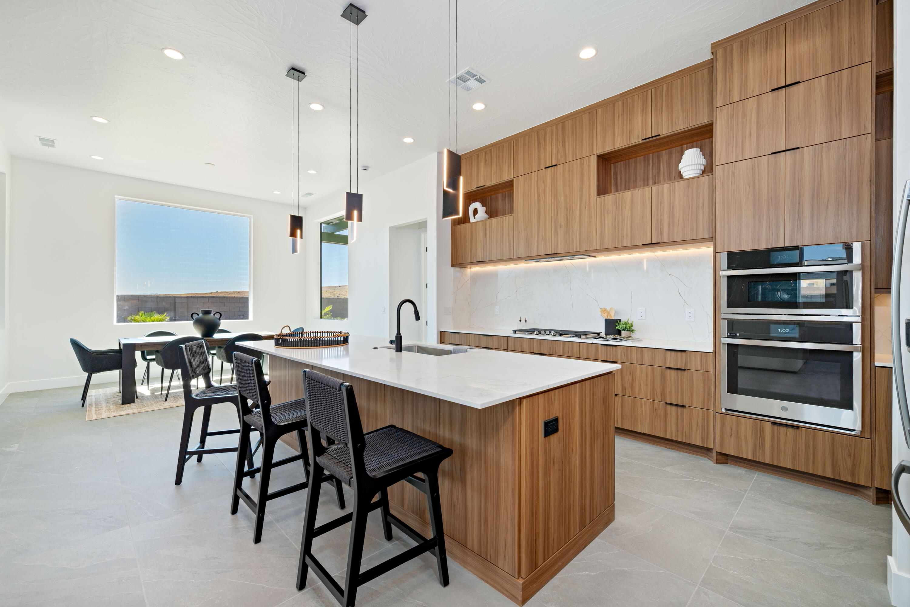 SCENIC POINTE - Residential