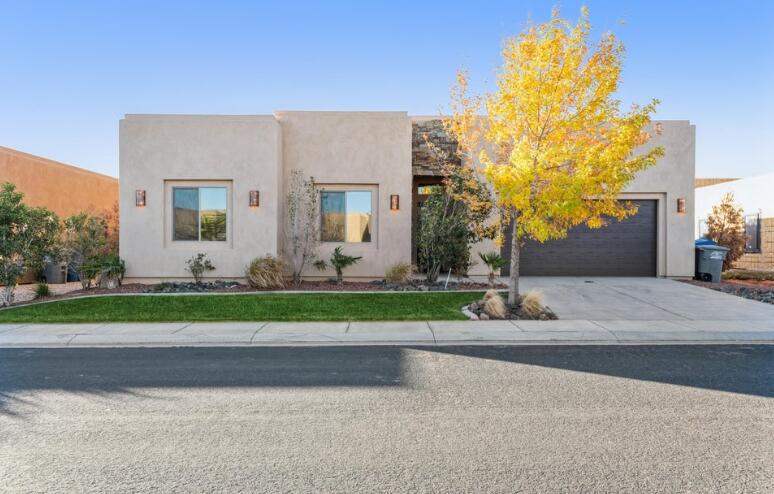Photo of 4931 W 3175 S, Hurricane, UT 84737 (MLS # 26-274427)