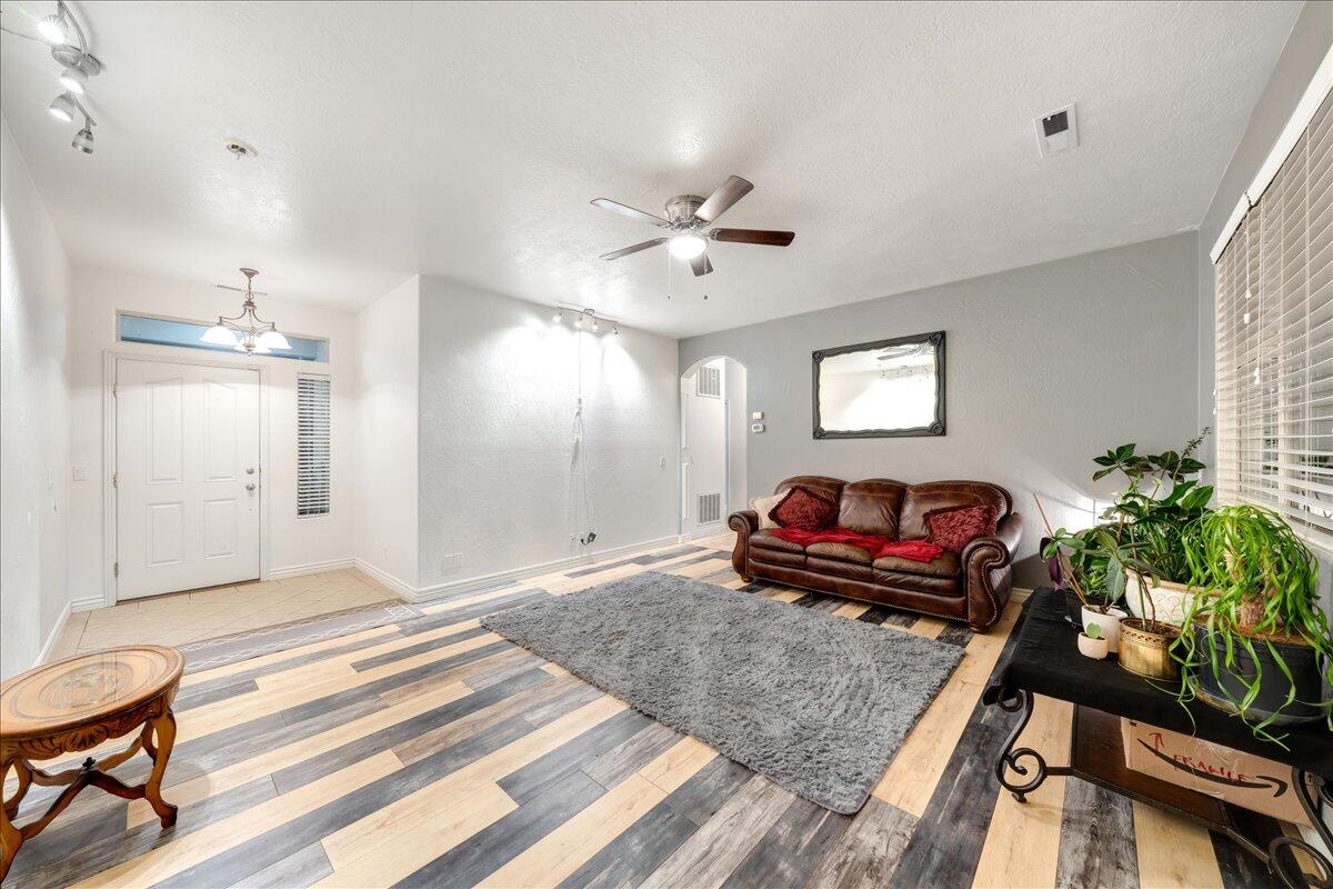 ROYAL OAKS - Residential