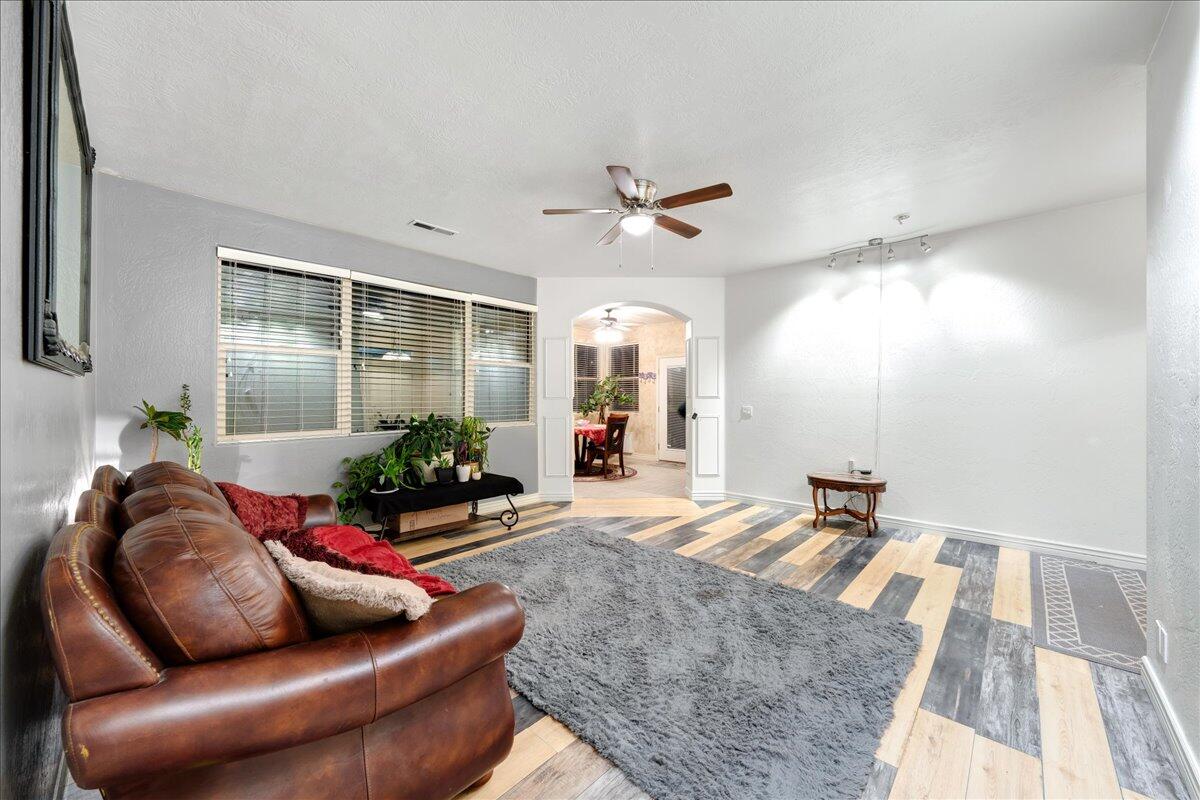 ROYAL OAKS - Residential