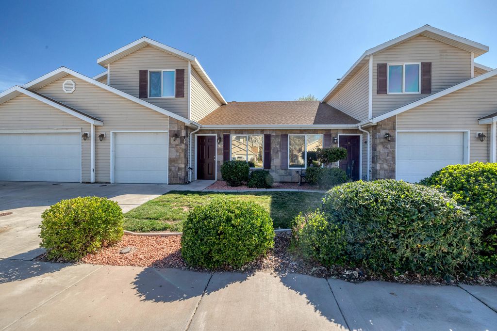Photo of 975 W 200 S, Hurricane, UT 84737 (MLS # 26-269996)