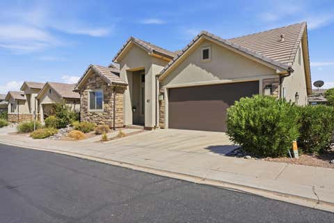 Tiny photo for 2261 Tonaquint DR 43 #43, Saint George, UT 84770 (MLS # 26-274953)