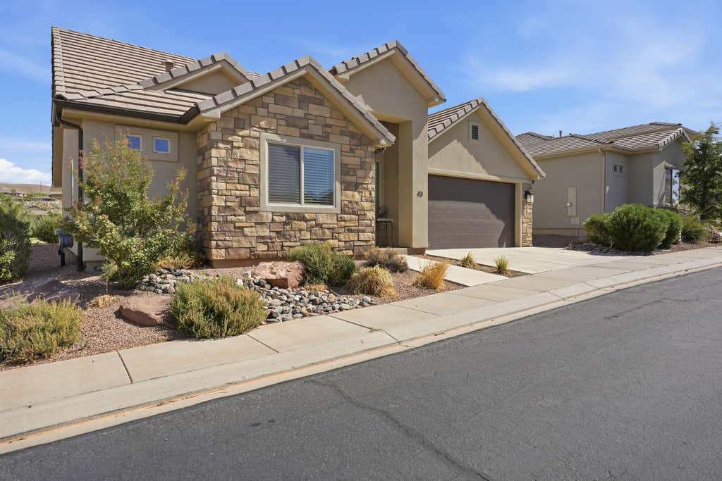 Photo of 2261 Tonaquint DR 43 #43, Saint George, UT 84770 (MLS # 26-274953)