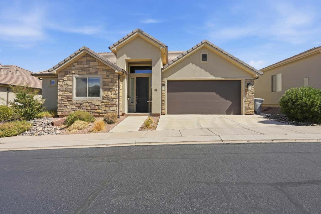 Photo of 2261 Tonaquint DR 43 #43, Saint George, UT 84770 (MLS # 26-274953)
