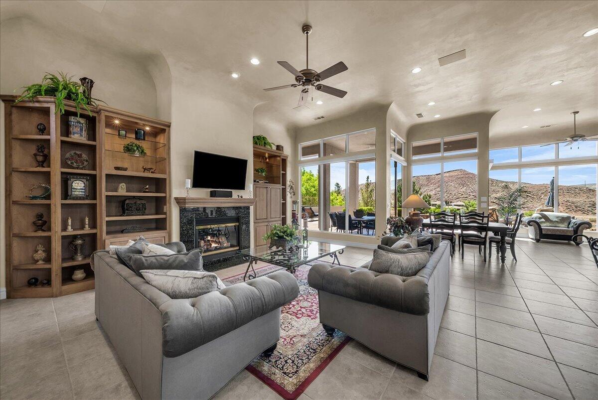 SANTA MARIA AT SUNBROOK - Residential