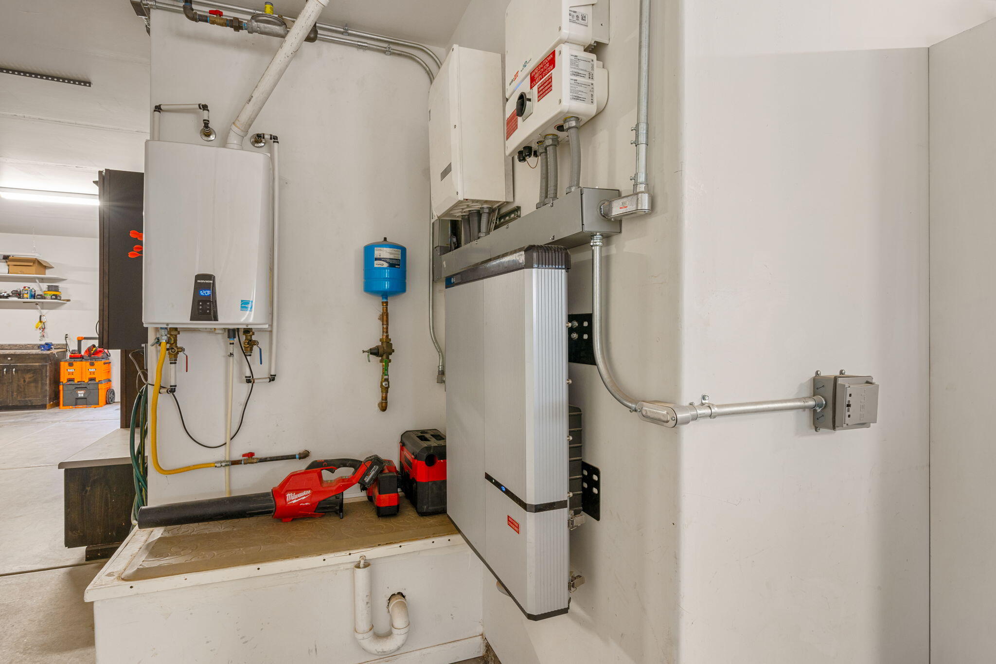 SUN VALLEY ESTATES - Residential