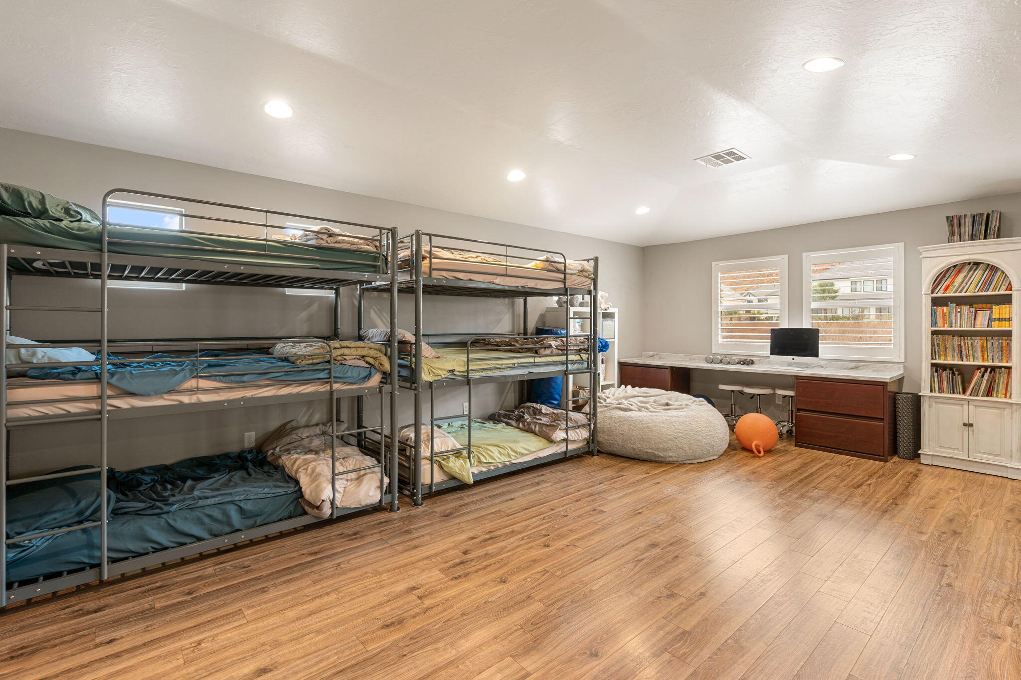 SUN VALLEY ESTATES - Residential