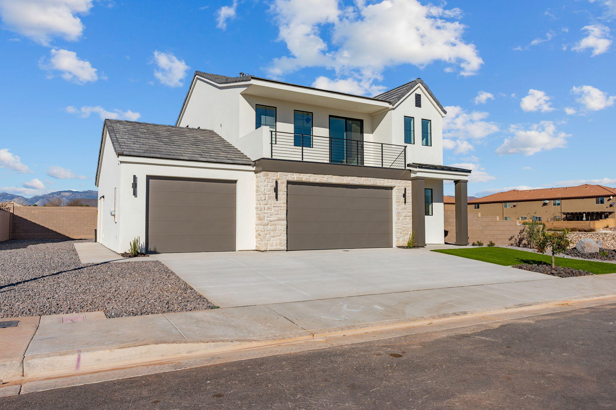 PIONEER POINTE - Residential