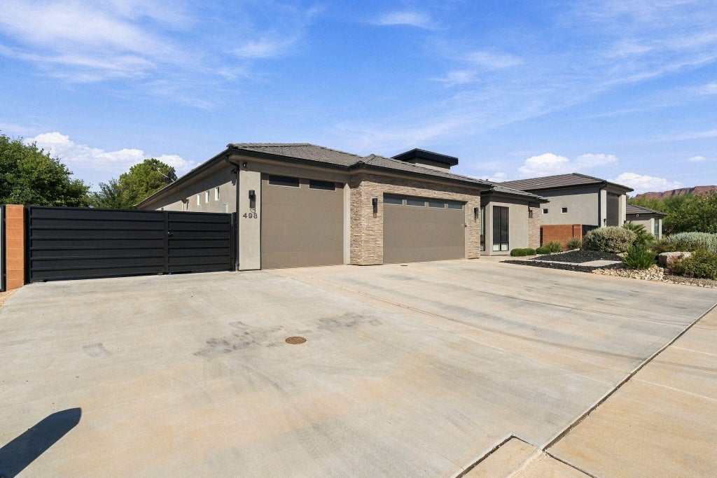 Photo of 498 S Morning Retreat DR, Ivins, UT 84738 (MLS # 26-276262)