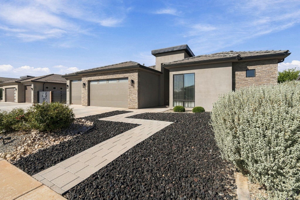 Photo of 498 S Morning Retreat DR, Ivins, UT 84738 (MLS # 26-276262)
