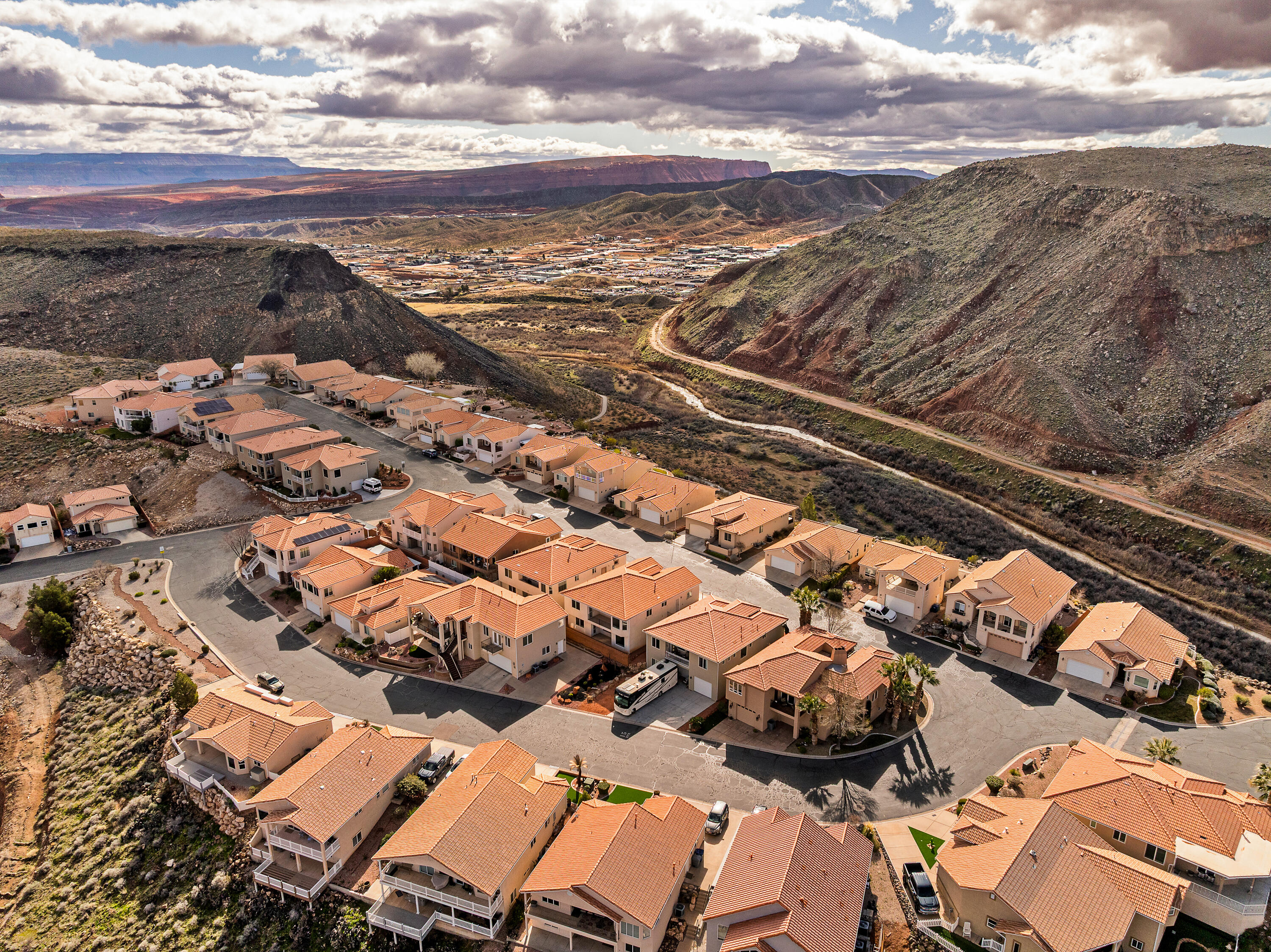 RIDGEPOINTE - Residential