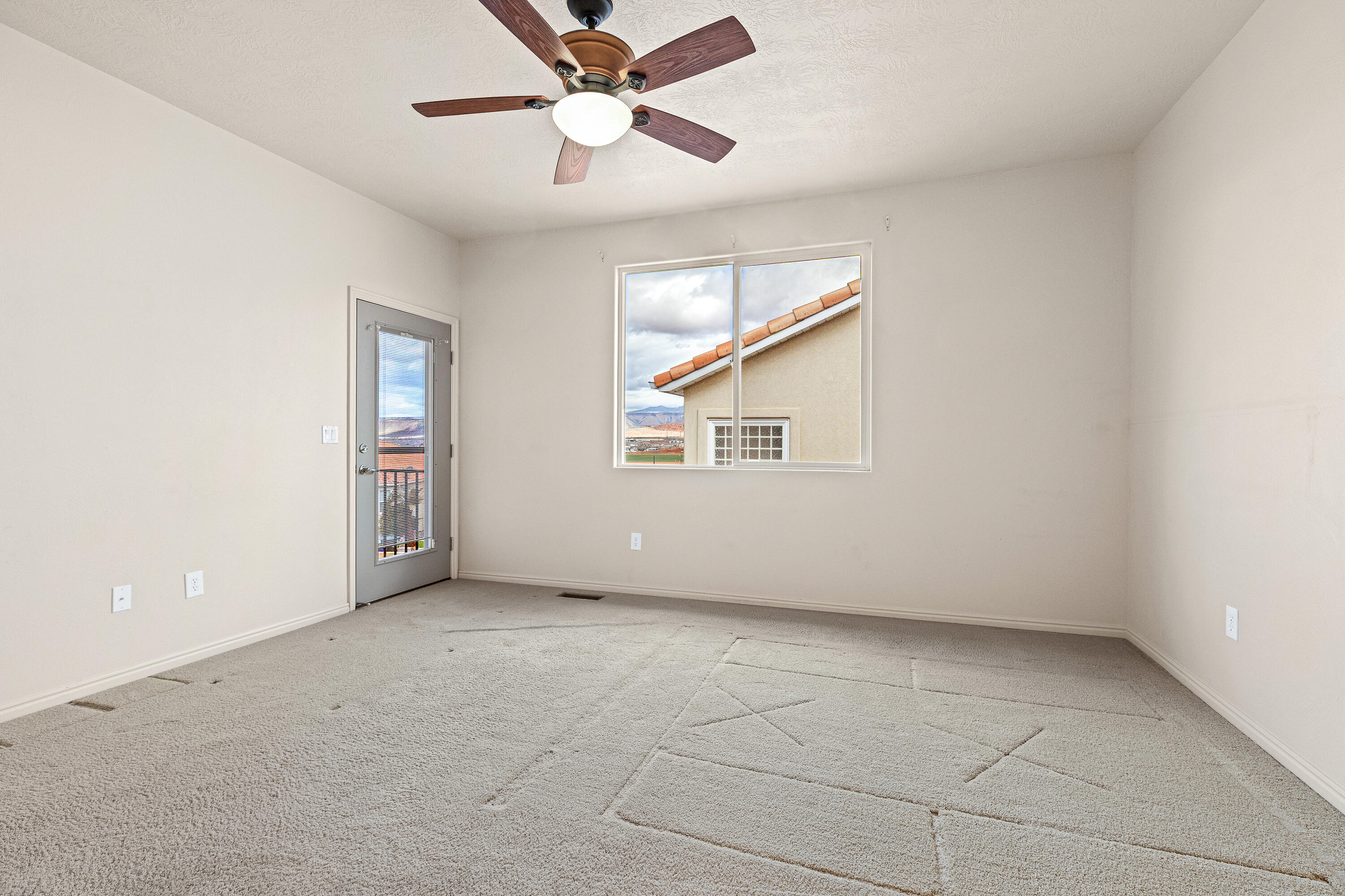 RIDGEPOINTE - Residential