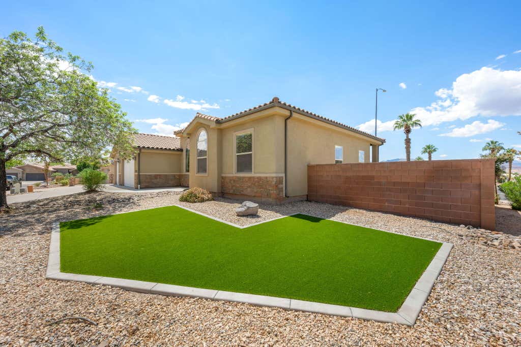 Photo of 209 N 1280 ST W, Saint George, UT 84770 (MLS # 26-275380)