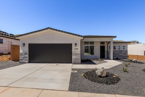 Photo of 2223 W 380 S, Hurricane, UT 84737 (MLS # 26-273274)