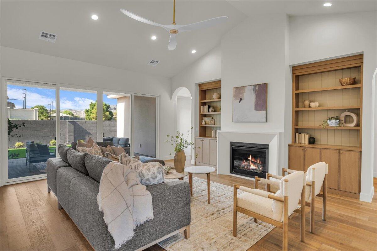 MOORLAND PARK - Residential