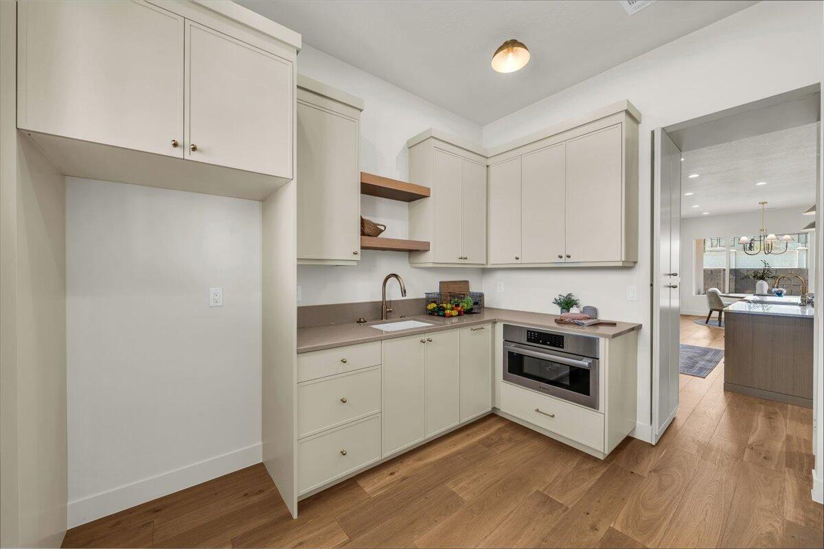 MOORLAND PARK - Residential