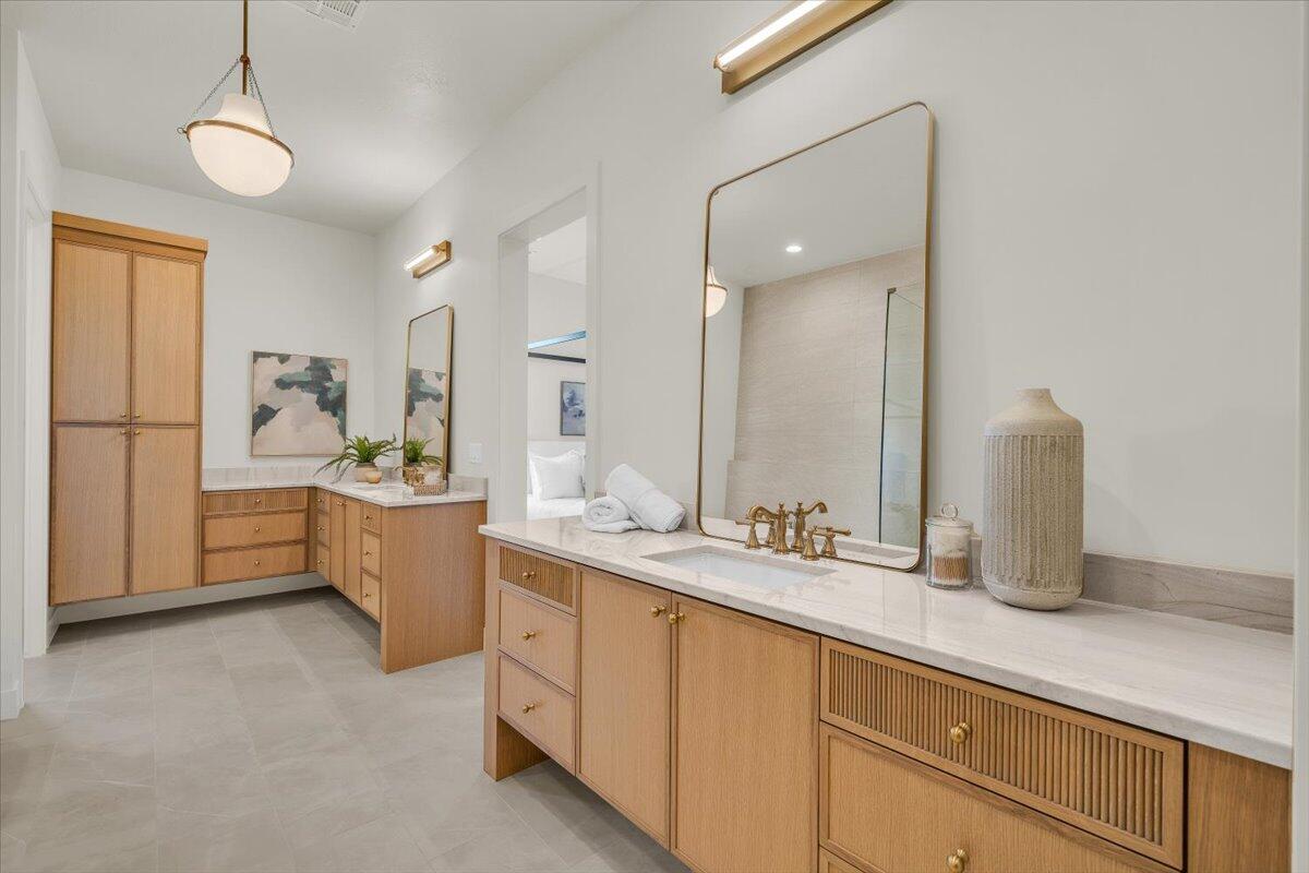 MOORLAND PARK - Residential